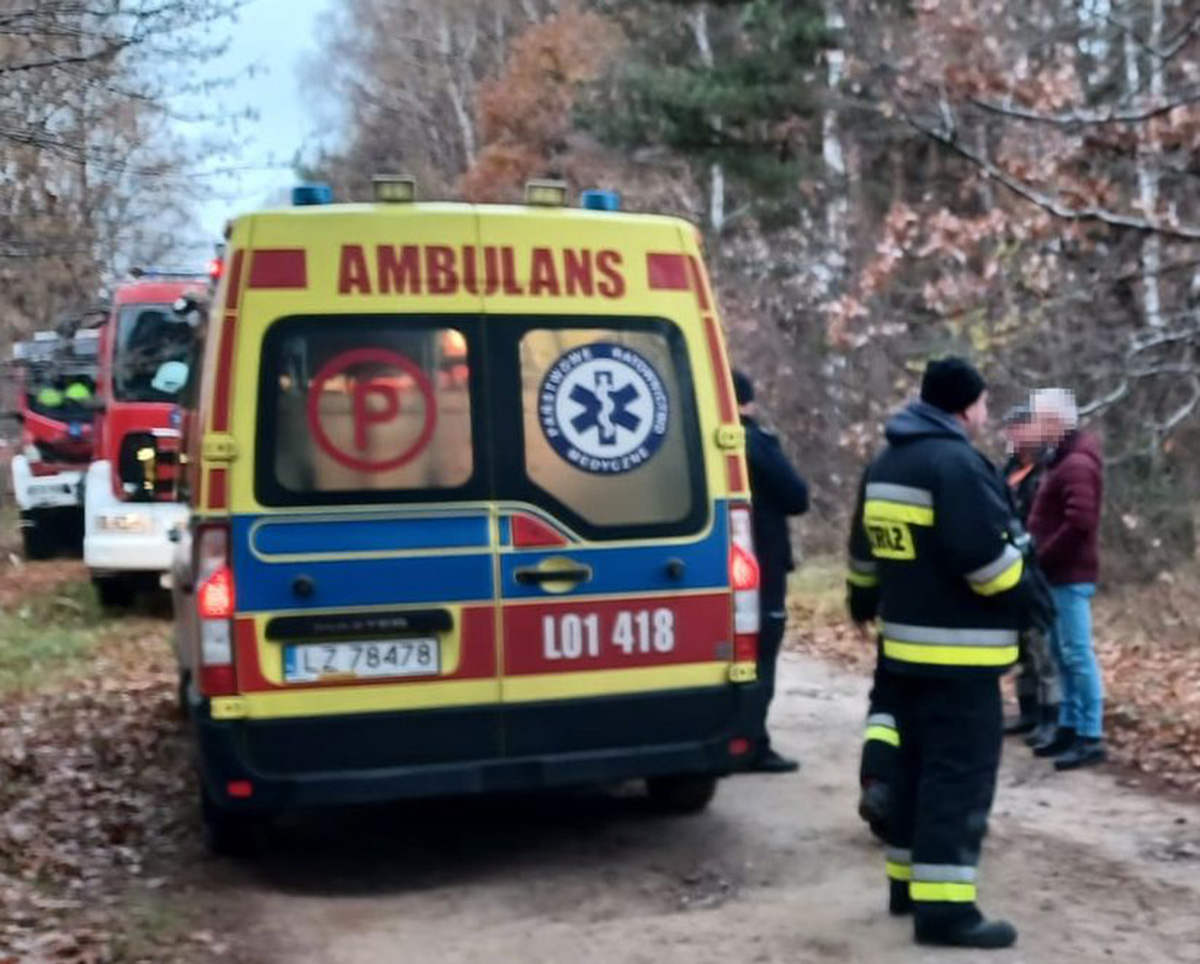  Zaginionego 78-latka wypatrzył w lesie dron. Wychłodzony senior trafił do szpitala