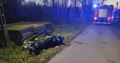 Oleśniki. Motocykl uderzył w betonowe płyty. Dwoje nastolatków w szpitalu