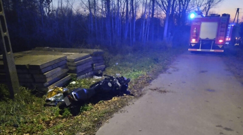 Oleśniki. Motocykl uderzył w betonowe płyty. Dwoje nastolatków w szpitalu