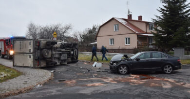 Zderzenie osobówki z samochodem dostawczym