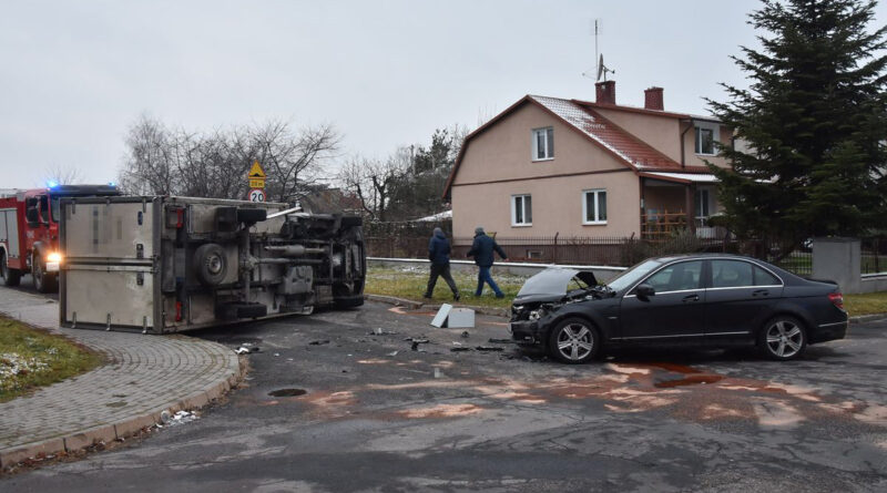 Zderzenie osobówki z samochodem dostawczym