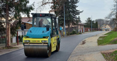 Trwa budowa ul. Sławinek. Drogowcy kładą ostatnie warstwy asfaltu