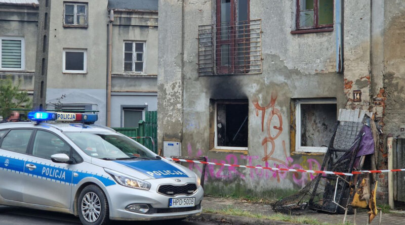 Tragiczny finał pożaru budynku przy ul. Nowy Świat. Jedna osoba nie żyje