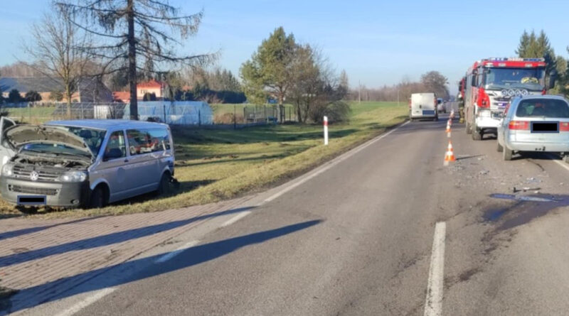 Barki. Po pijaku wjechał w busa. Jedna osoba trafiła do szpitala