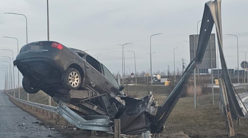 Zbyt późno skręcił w zjazd z ekspresówki