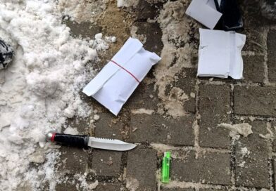 Fałszywy wnuczek wpadł na gorącym uczynku. Po pieniądze przyszedł z nożem