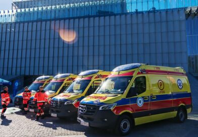 Lubelskie pogotowie odebrało cztery nowe karetki. Wyróżniono też ratowników za akcję na S19