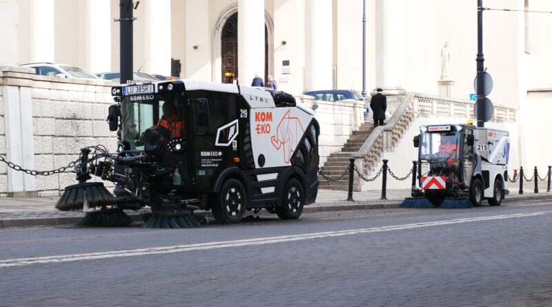 Wiosenne porządki w Lublinie. Drogowcy ruszyli ze sprzątaniem ulic po zimie
