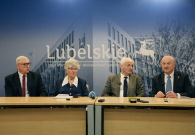 Marszałek zapowiada upamiętnienie ofiar rzezi wołyńskiej. Tablice pamięci pojawią się w kilkunastu miejscowościach