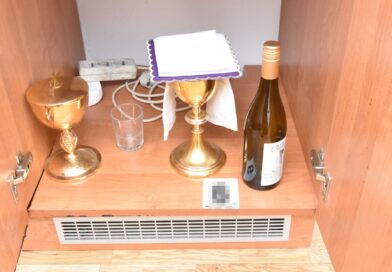 Wypił wino mszalne i rzucił się na księdza. Wkrótce stanie przed sądem