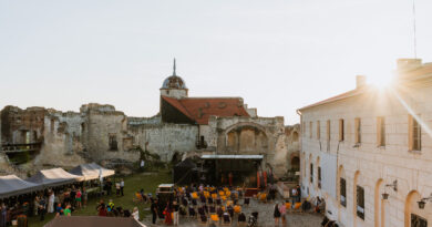 Sezon letni rusza w Janowcu. Zamek zaprasza na zwiedzanie, wydarzenia i… spotkanie z Czarną Damą