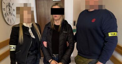 Zamawiała paczki na fikcyjne dane i odsyłała wybrakowane. Nieuczciwa ekspedientka usłyszała 48 zarzutów