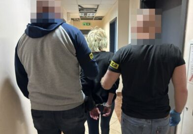 On na zakazie i po alkoholu, ona poszukiwana i z narkotykami. Wpadli podczas drogowej kontroli