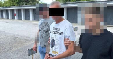 Zamaskowani bracia napadli z nożem na kasjerkę. Trafili do aresztu