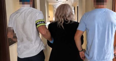 Chciała ukraść markowe ubrania, wychodząc zaatakowała ochroniarza. Wpadła z narkotykami