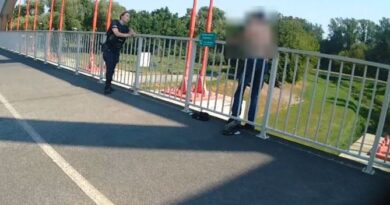 Było o włos od tragedii. 42-latek stał na krawędzi mostu w Lublinie [WIDEO]