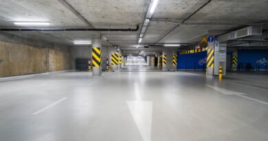 Mycie posadzek przemysłowych w Poznaniu i okolicy? BlyskPobiedziska.pl pomaga przywrócić czystość dużym powierzchniom