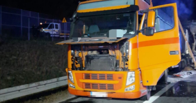 Tragiczny wypadek na obwodnicy Lublina. Nie żyje kierowca tira, dwie osoby w szpitalu