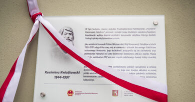 W Wietnamie jest bohaterem, teraz upamiętniono go w Lublinie. Odsłonięto tablicę Kazimierza Kwiatkowskiego